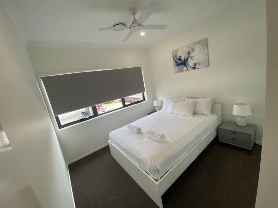 Stunning 2story Near Canal * Gold Coast